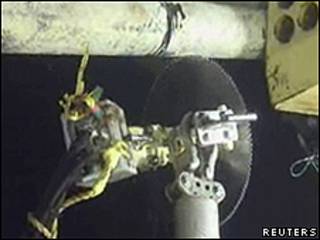 Robot realiza labores de contención del vertido en el Golfo de México