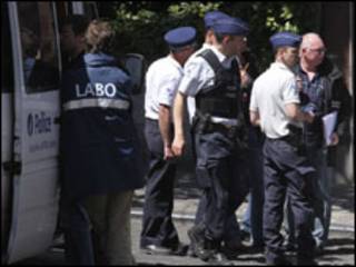 Policiais perto do Palais de Justice após o crime