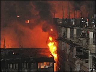 Incêndio em prédios do bairro Nimtoli, em Daca