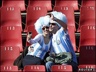 Argentinos esperando el partido en Ellis Park