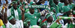 Aficionados nigerianos en el estadio Ellis Park