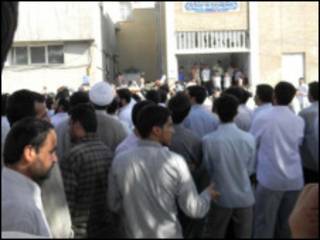 محاصره منزل آیت الله صانعی