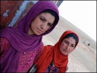 Dathsy y su hermana Sara, mujeres del Kurdistán que han sufrido la circuncisión