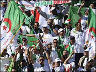مشجعون جزائريون