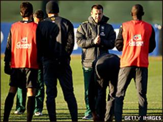 Dunga durante o treino da seleção nesta quinta-feira (Foto: Getty Images)
