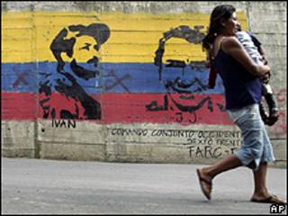 Cartaz de comandantes mortos das Farc