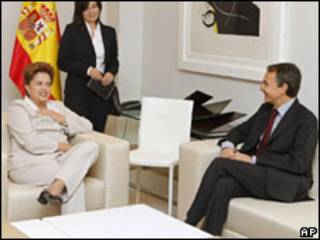 A candidata do PT à Presidência, Dilma Rousseff durante encontro com o primeiro-ministro espanhol, José Luis Rodríguez Zapatero (AP)