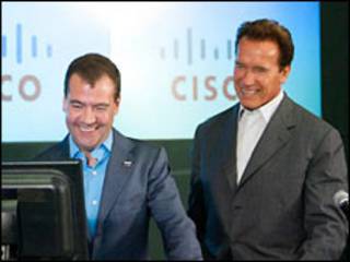 Дмитрий Медведев и Арнольд Шварценеггев в офисе Cisco