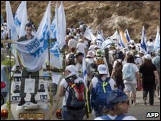 Início da marcha por Gilad Shalit