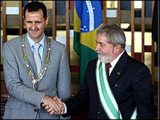 Los presidentes de Siria y Brasil se saludan