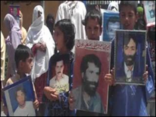لاپتہ افراد کے لواحقین فائل فوٹو