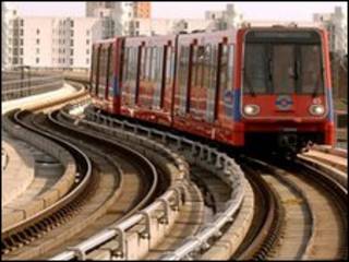 Trem da linha DLR