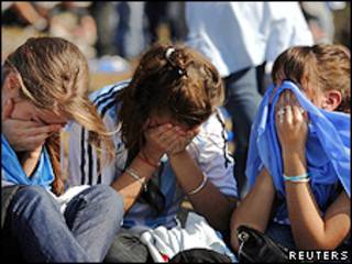 Torcedores argentinos na Praça San Martin, em Buenos Aires (foto: Reuters)