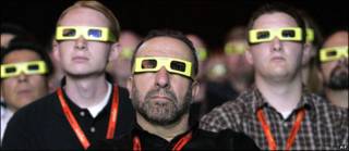 Personas viendo una película en 3-D