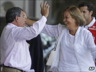 Uno de los primeros disidentes cubanos en llegar a Madrid es recibido efusivamente