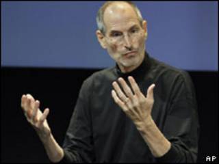 O presidente da Apple, Steve Jobs, durante coletiva nesta sexta-feira (AP, 16 de julho)Ap