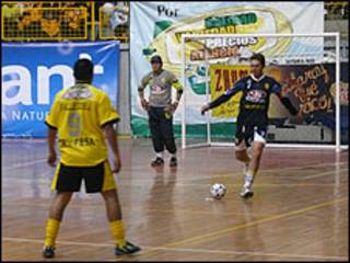 Jugadores de fútbol (foto Matías Zibell)