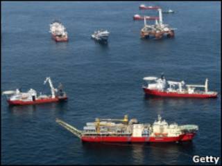 Операция по сбору нефти в Мексиканском заливе