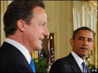 O primeiro-ministro britânico, David Cameron, e o presidente dos EUA, Barack Obama, durante encontro nesta terça-feira (PA)