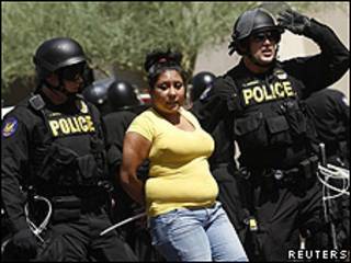 Mulher detida no Arizona