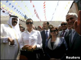 حمد بن خليفة آل ثاني وقرينته خلال زيارة بنت جبيل
