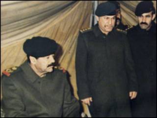 صدام حسین در یک اردوگاه نظامی در کویت پس از اشغال این کشور توسط عراق
