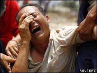 Parente de vítima na China (AP, 10/08/10)
