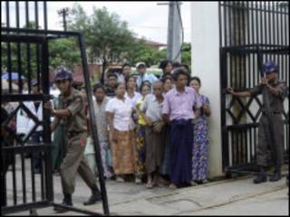 prisoners