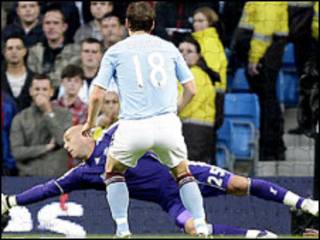 Gareth Barry ne ya zura kwallon farko
