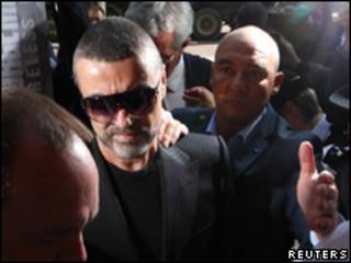 George Michael a su llegada a los tribunales