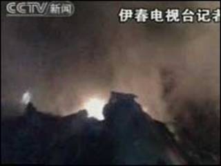 Imagens da TV chinesa do local do acidente