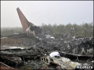Destroços do avião da Henan Airlines