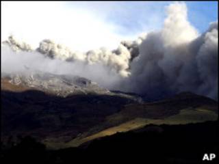 Erupção do vulcão Galeras (arquivo)