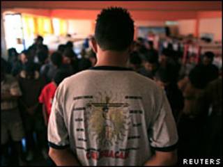 Imigrante hondurenho em abrigo no México