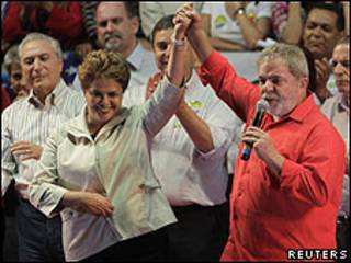 Lula junto a la candidata oficial Dilma Rousseff
