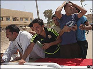 Entierro del periodista Riyad al Saray.