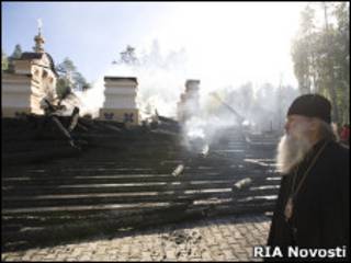 Монах на пепелище в Ганиной Яме