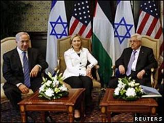 De izquierda a derecha, Benjamin Netanyahu, Hillary Clinton y Mahmud Abbas.