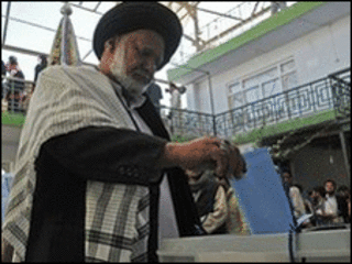 افغانها رای دهی در انتخابات پارلمانی را آغاز کردند