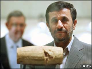 محمود احمدی نژاد در مراسم رو نمایی منشور کوروش