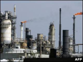 Нефтеперегонный завод