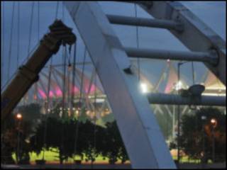Jembatan penyeberangan roboh di lokasi