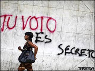 Venezuela caminha ao lado de propaganda política na Venezuela