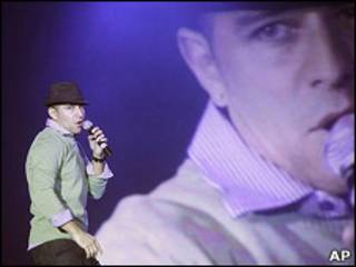 Edward Pimentel en el Campeonato Mundial de Karaoke