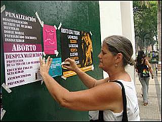 Guadalupe Pérez activista del Colectivo Rebeldía en una protesta en Santa Cruz (Foto: Colectivo Rebeldía)