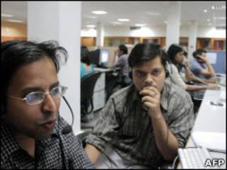 Funcionários de call center na Índia
