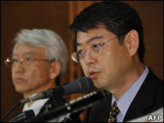 佐佐木善郎(右)和井口准一和在记者招待会上