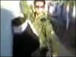 جندي وسجينة