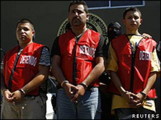 Presuntos sicarios de cartel de drogas en México
