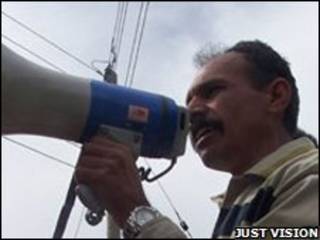 Ayed Morrar con un altavoz